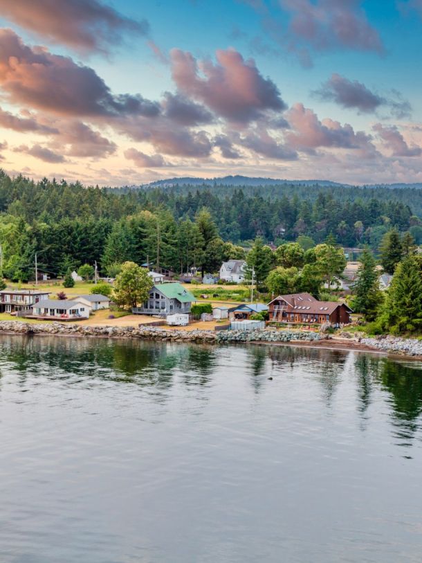 Photo of Nanaimo properties by the ocean